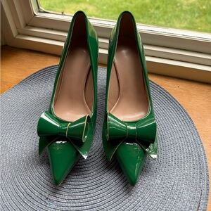 Elegant Green Bow Heels